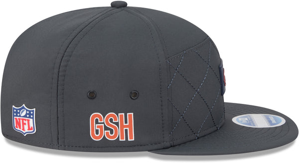 Gorra del equipo Baltimore Ravens NFL 2023 Sideline New Era 9Forty Stretch Snap gris