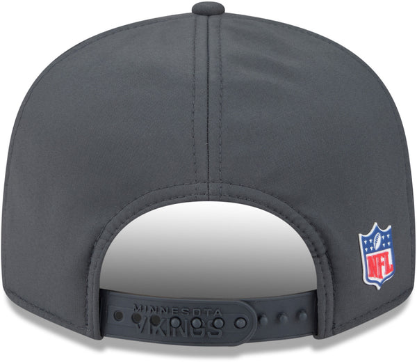Gorra del equipo Baltimore Ravens NFL 2023 Sideline New Era 9Forty Stretch Snap gris