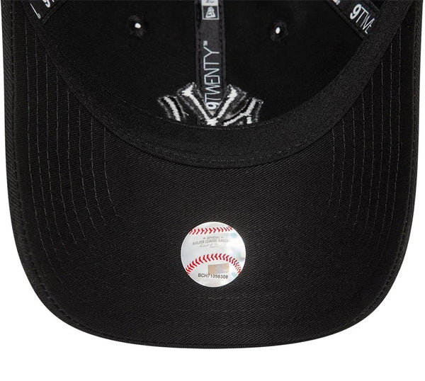 New York Yankees All Black Baseball Cap League Essential New Era 9Twenty Cap
