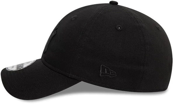 New York Yankees All Black Baseball Cap League Essential New Era 9Twenty Cap